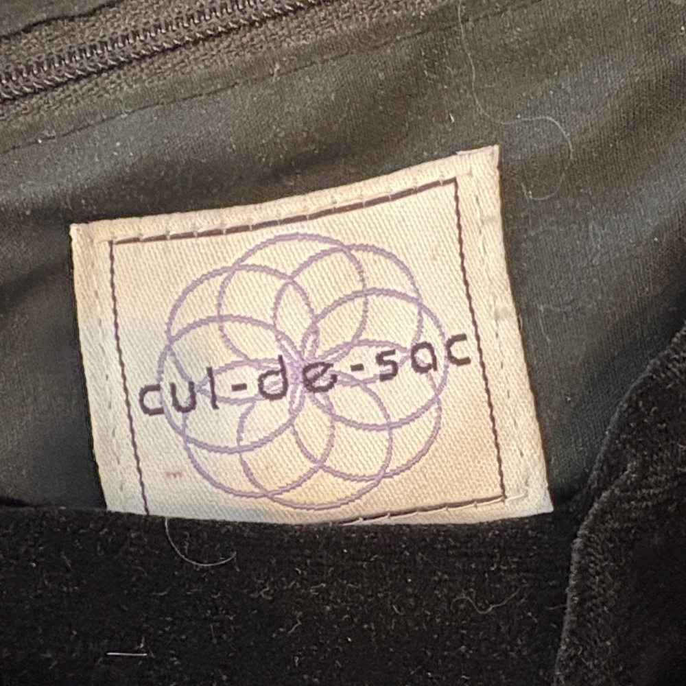 Cul-de-sac Black Velvet‎ Hobo Bag with Gold Rings - Picture 2 of 4
